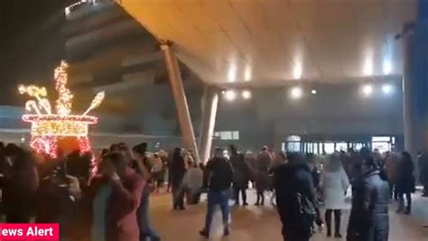 VIDEO Unul dintre cele mai mari mall uri din București a fost evacuat