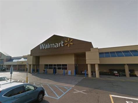 Officers Hurt In Struggle With Walmart Shoplifter Police Hicksville