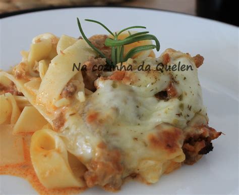 Talharim Gratinado Ao Molho Bolonhesa E Creme De Leite