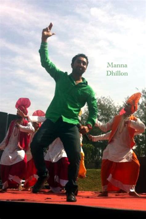 Manna Dhillon Performing On Stage With Bhangra Group Desi Comments