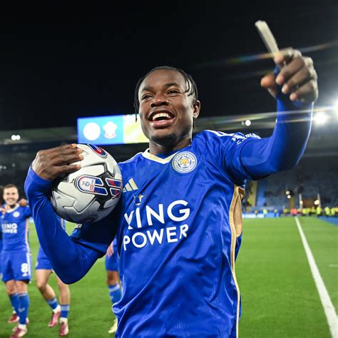 Leicester Paga Milh Es Por Fatawu Mas Sporting Recebe Milh Es