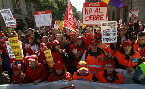Thousands of Spanish Coke workers protest plant closures