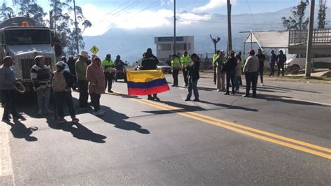 Bloquean vía al Llano habitantes de Chipaque exigen mejores