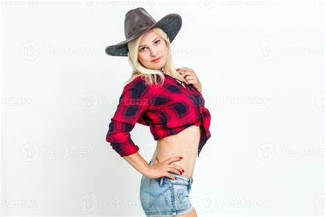 La Mujer Rubia Sexy Con Un Sombrero Vaquero Mujer Sobre Un Fondo Blanco