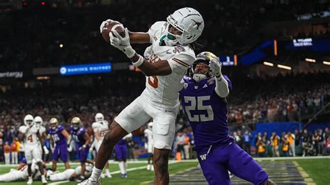 Nfl Draft Texas Wr Adonai Mitchell Declares With Stock Rising