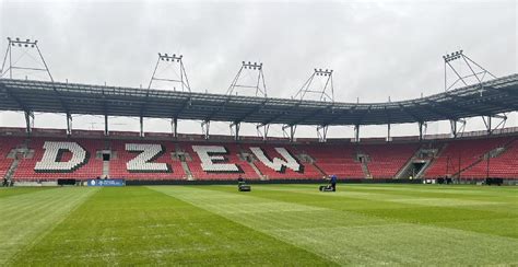 Boisko Widzewa Zalane A Na Ks Ie Grali Dlaczego Widzew Pl