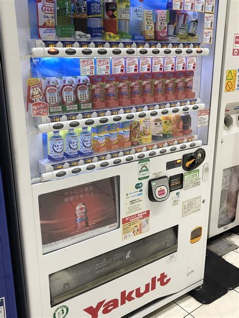 あすたりすく On Twitter つくばエクスプレス改札近くの自販機にもヤクルト1000ありました