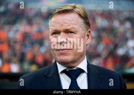 Ronald Koeman Allenatore Dei Paesi Bassi Guarda Durante La Partita Di