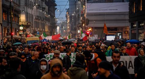 No Green Pass Il Quindicesimo Corteo A Milano In Piazza Del Duomo