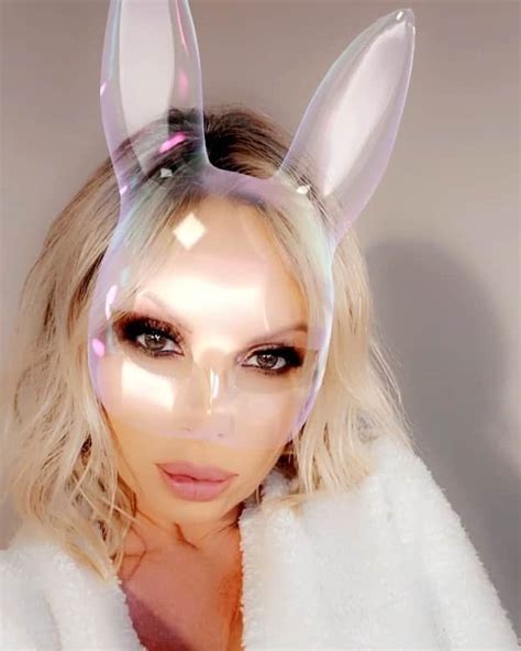 ニッキー・ベンツさんのインスタグラム動画 ニッキー・ベンツinstagram「🐰 Nikkibenz」5月