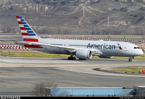 N871AY Boeing 787 8 Dreamliner American Airlines La Roche