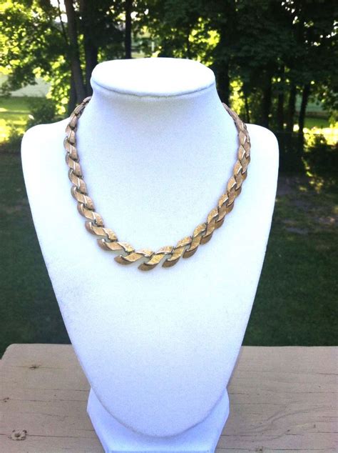 Vintage Trifari Gold Tone Choker Style Necklace Wavy Leaf Design