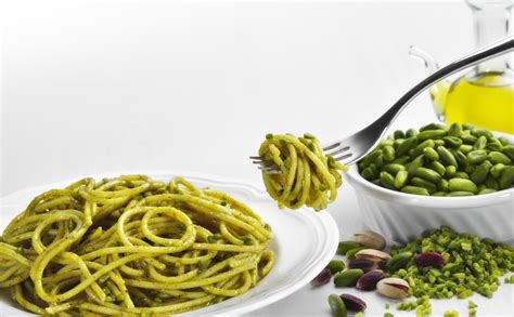 Spaghetti Al Pesto Di Pistacchio Di Bronte Mediterraneo