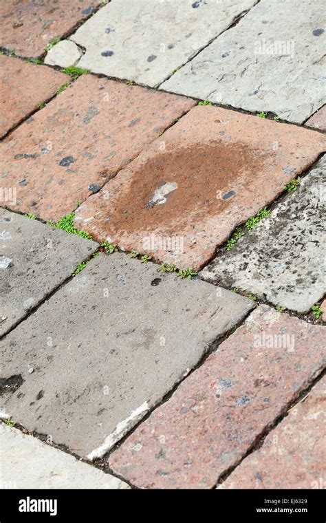 Tile pavement Fotos und Bildmaterial in hoher Auflösung Alamy