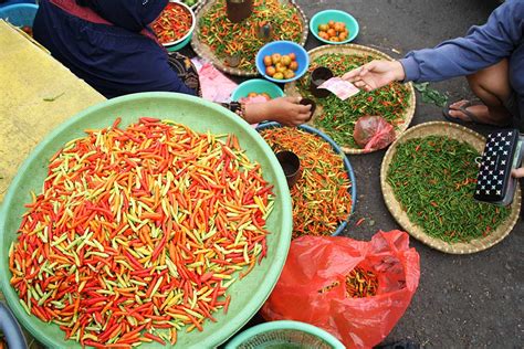 Harga Pangan Hari Ini 30 September Telur Cabai Dan Bawang Kompak Turun