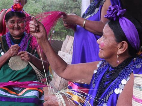 Promocionan Artesanías Del Pueblo Guaraní En Roma