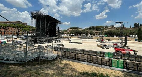 Maneskin A Roma Sale L Attesa Per Il Concerto Al Circo Massimo Prende