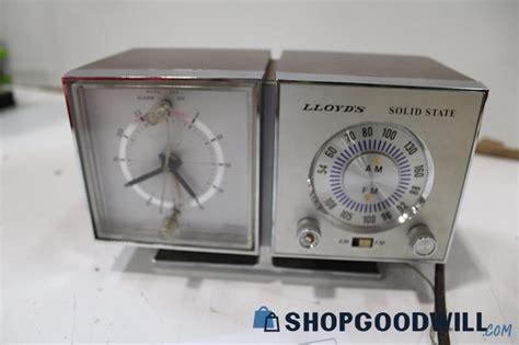 Vintage Lloyds Solid State Alarmclock Radio