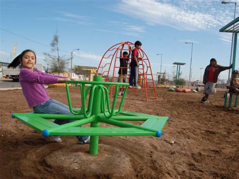 Se avanza con señalética urbana y juegos infantiles para espacios