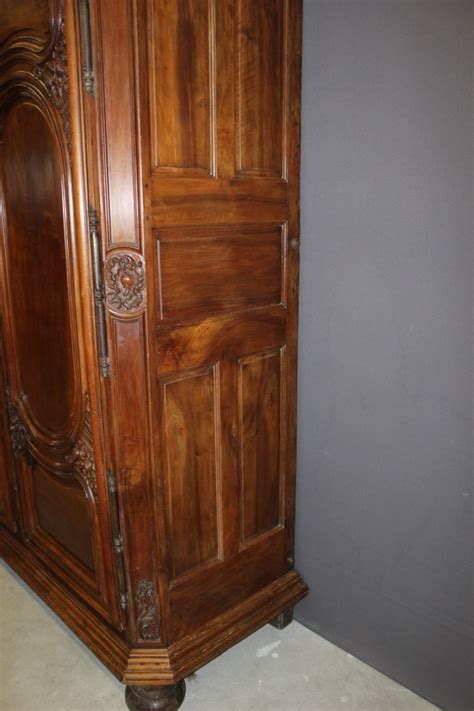 Armoire Lyonnaise Régence en noyer début XVIIIe siècle N 101408