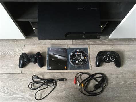 Prodam PlayStation 3 SLIM 320GB 2 Kontrolerja Igre ODKLENJEN