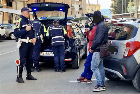 Taranto Interventi A Tutto Campo Della Polizia Locale