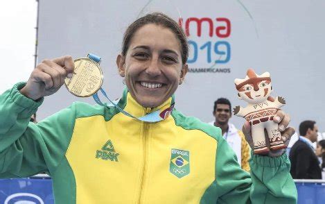 Campeã pan americana de triatlo Luisa Baptista sofre grave acidente