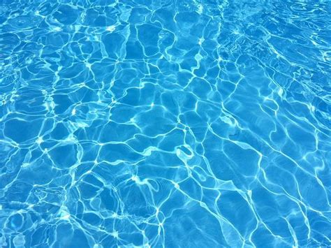 Cómo poner floculante líquido en su piscina Grupopoolplus