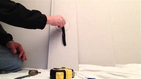 How To Cut A Round Hole In Drywall Youtube