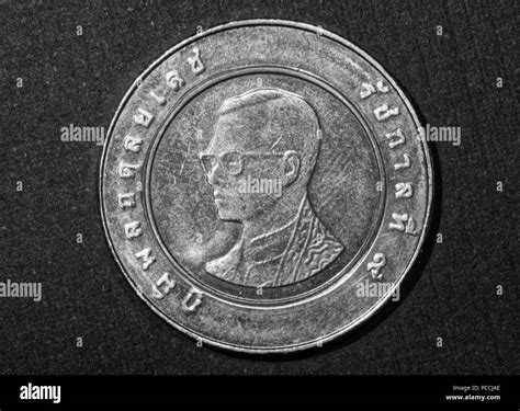 Thailand Coin,10 baht, Metallic, King Rama IX Stock Photo - Alamy