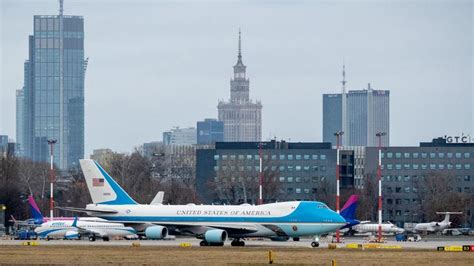 Warszawa Prezydencki Boeing Wyl Dowa Na Lotnisku Chopina Tvn Warszawa