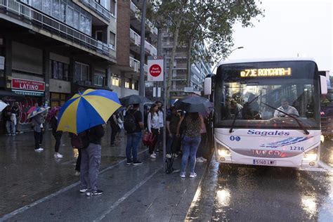 Primer Día Laborable Del Gran Corte De La R3 De Rodalies Fotos