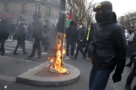 Mais De 128 Milhão De Pessoas Protestam Na França Contra A Reforma Da Previdência De Macron