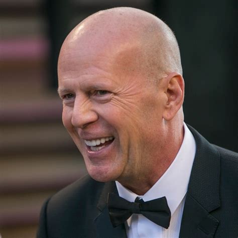 Primeras Fotos De Bruce Willis Tras Ser Diagnosticado Con Demencia