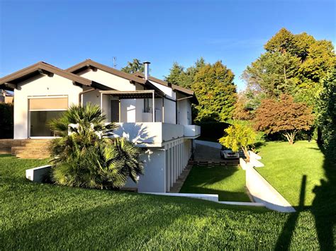 Villa Con Piscina In Vendita A Carnate Agenzia Immobiliare Casa Style