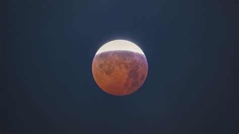 The Super Blood Wolf Moon Ends With A Lunar Corona In Gorgeous Time