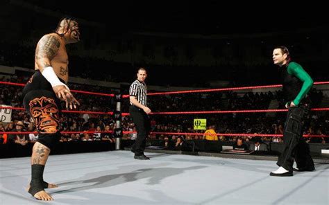 Falls Count Anywhere Match Jeff Hardy Vs Umaga Wwe