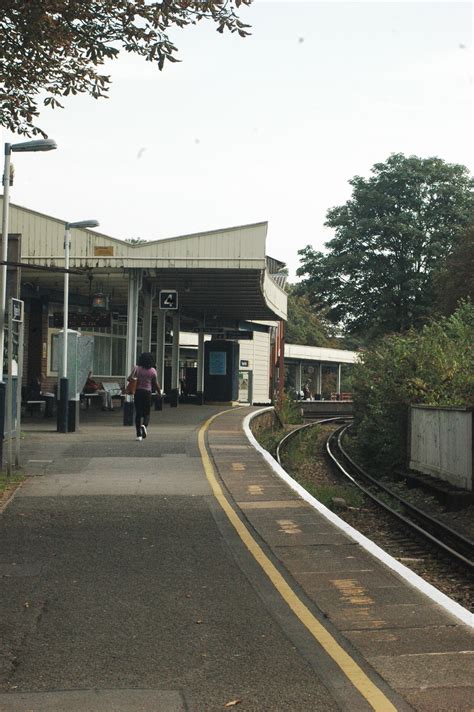 Raynes Park Railway Station (RAY) - The ABC Railway Guide