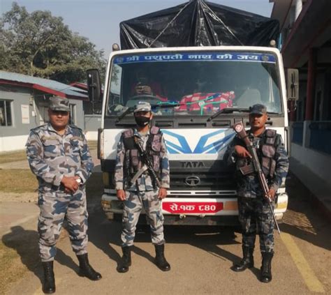 सशस्त्र प्रहरी बल अलौद्वारा १४८ बोरा प्याज सहित ट्रक पक्राउ अपन जनकपुर