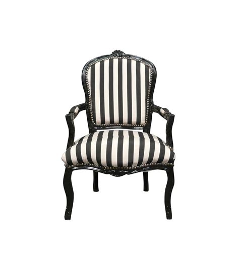 Fauteuil Louis Xv Avec Des Rayures Noires Et Blanches