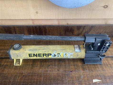 Enerpac P392 Hydraulic Hand Pump Two Speed 10000psi 700bar 1 Stroke For Sale Electronic