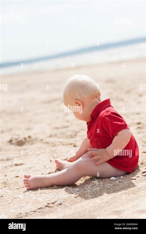 Barefoot beach hi-res stock photography and images - Alamy