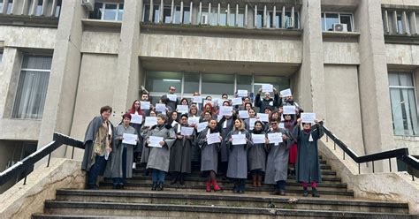 Video Protest Spontan Al Grefierilor De La Judec Toria Pite Ti