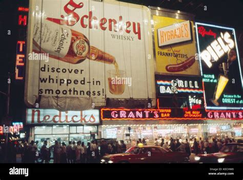 New York Streets 1960s Hi Res Stock Photography And Images Alamy