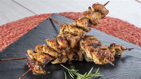 Brochetas De Pollo Marinadas Con Mostaza Y Miel