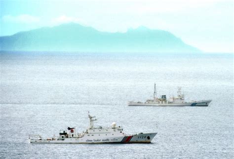 【写真】尖閣諸島の今昔 釣魚島に立てられた青天白日満地紅旗（台湾の旗）や落書き：朝日新聞globe＋