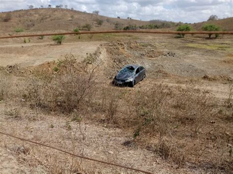 Homens Roubam Carro Em Passira E Capotam Ve Culo Em Limoeiro