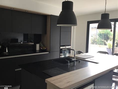 Cuisine Contemporaine En Laque Mate Noire Bois Mur D Armoires Et Lot