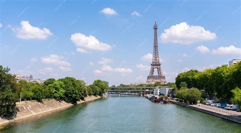 Onde Fica O Rio Sena - Torre eiffel de paris e rio sena no verão em paris frança torre eiffel ...