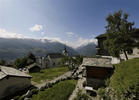 15 Best Hotels in Switzerland with a View (Lakes, Mountains & More)